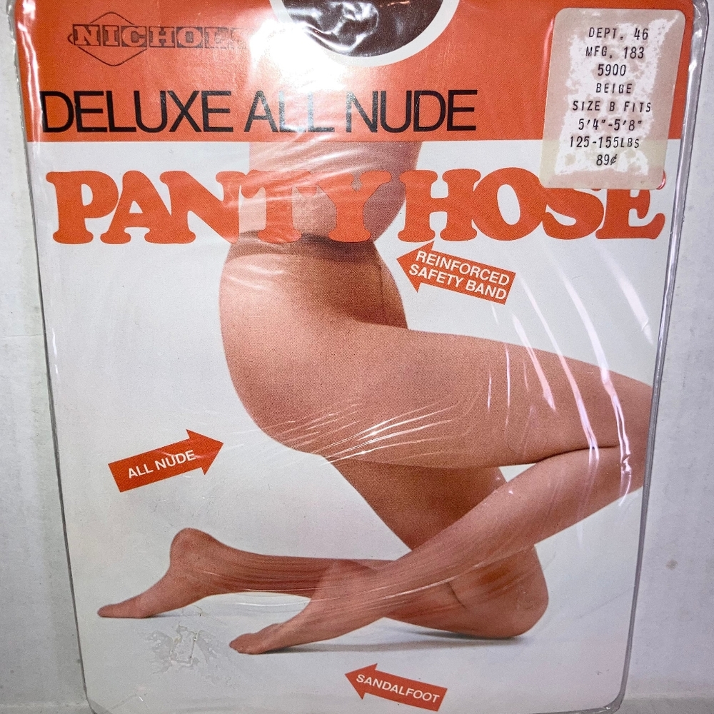 Nichols Women's Vintage Pantyhose Beige  Size B Style 5900 USA 1960s 1970s